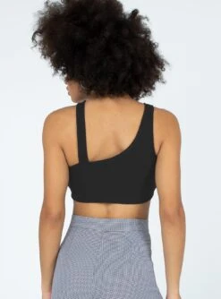 Princess Polly Analia Top Black -Princess Polly Shop 4 modelinfo jamea us4 2adddfae 5451 460f b307 e76ce6fd457d