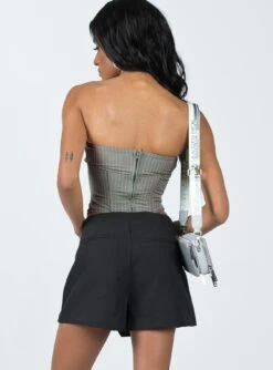 Princess Polly Indianna Cross Over Skort Black -Princess Polly Shop 4 modelinfo jenaya us2 3d3a2800 a9ab 4930 885b cfd67feb8e24