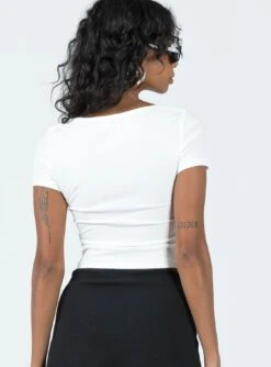 Princess Polly Zewing Top White -Princess Polly Shop 4 modelinfo kristen us2 1cb7b870 9a43 4705 91a3 46837f8cd98c