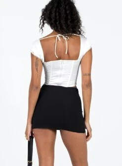 Princess Polly Karley Low Waist Mini Skirt Black -Princess Polly Shop 4 modelinfo kristen us2 e46c01fb ec40 485c 887e f620ea98b658