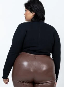 Maleny Long Sleeve Bodysuit Black Curve -Princess Polly Shop 4 modelinfo lovisa us18 jpg 8044c2d7 8e6d 4447 8cdd 8cde167ece0a