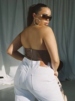 Jessica PU Bustier Brown Curve -Princess Polly Shop 4 modelinfo miccy us14 c96f337c b835 4278 845f ac8445ae8092