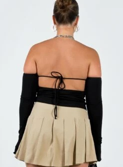 Princess Polly Weller Long Sleeve Top Black -Princess Polly Shop 4 modelinfo mikayla us8 b38581a6 fed6 43b2 903a 434bbedff1cc