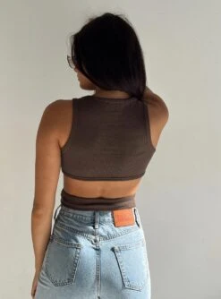 Kamelia Top Brown -Princess Polly Shop 4 modelinfo paris us2 cfc2cef1 dc7b 430d 9b1d 014fb347c891