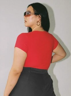 Nicola Bodysuit Red Curve -Princess Polly Shop 4 modelinfo sarah us14 7b866fd1 e0a4 4242 b808 c10c71323afd