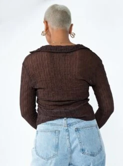 Princess Polly Marcos Long Sleeve Top Brown -Princess Polly Shop 4 modelinfo sarah us6 99045ca3 564e 47bb bb67 3774247ed4be