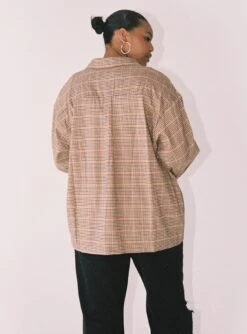 Willa Shirt Curve -Princess Polly Shop 4 modelinfo zarria us14 e22e4891 24af 4715 a8f1 9365fd457771