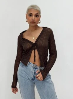 Princess Polly Marcos Long Sleeve Top Brown -Princess Polly Shop 5 modelinfo Sarah us6 f9919852 d215 46ab 9564 95c9b8cc183a