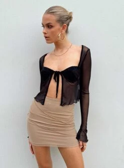 Oscar Mesh Mini Skirt Beige -Princess Polly Shop 5 modelinfo kiana us2 8fe27e10 7b57 4e30 8dc3 59856a81503b