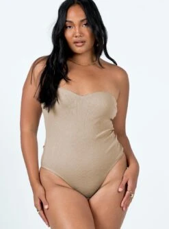 Aston Strapless Bodysuit Beige -Princess Polly Shop 5 modelinfo rheanna us6 79f93083 ea40 4a65 bc2e 2cd40dc5272a