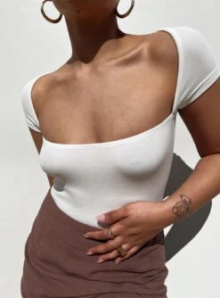 Princess Polly Langley Bodysuit White -Princess Polly Shop 6 modelinfo Sarah us4 da929d67 7403 4f1e a2c8 67987e44b862