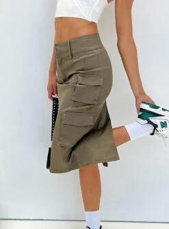 Alida Cargo Midi Skirt Olive Green -Princess Polly Shop 6 modelinfo kauri us2 4b42291d 7614 4e71 aa8c 6db14309b604