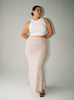 Classic Tank Top White Curve -Princess Polly Shop 7 modelinfo sarah us14